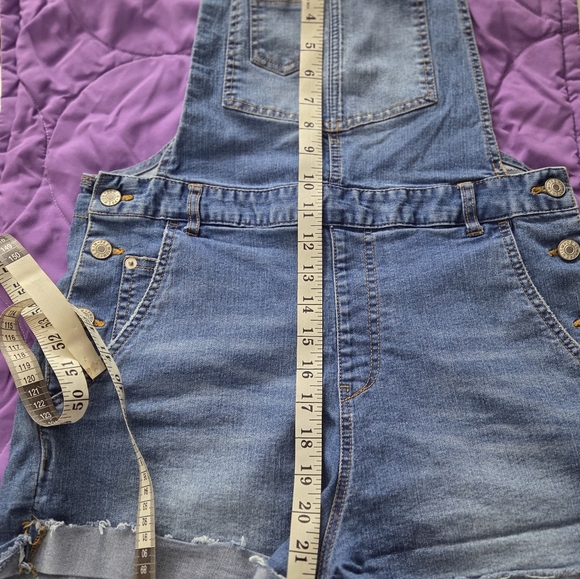 Love Tree Denim Overall Shorts Shortalls Raw Hem Cuff Shorts Women’s Size Large - Picture 11 of 14